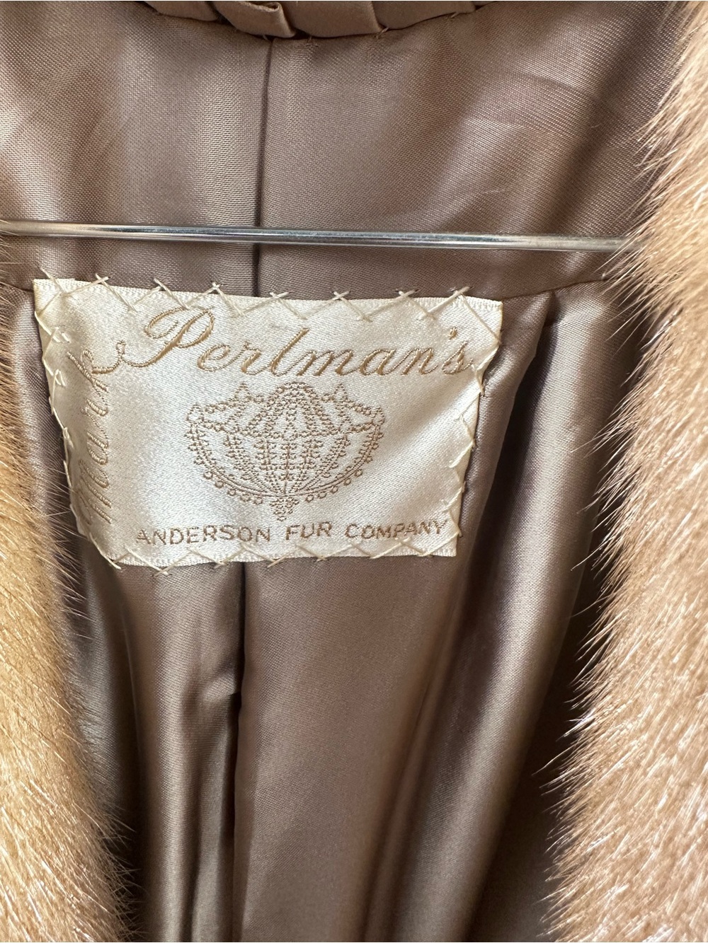 Perlman’s Luxurious Women's Full-Length Mink Fur Trench Coat in Light Brown - Picture 4 of 7